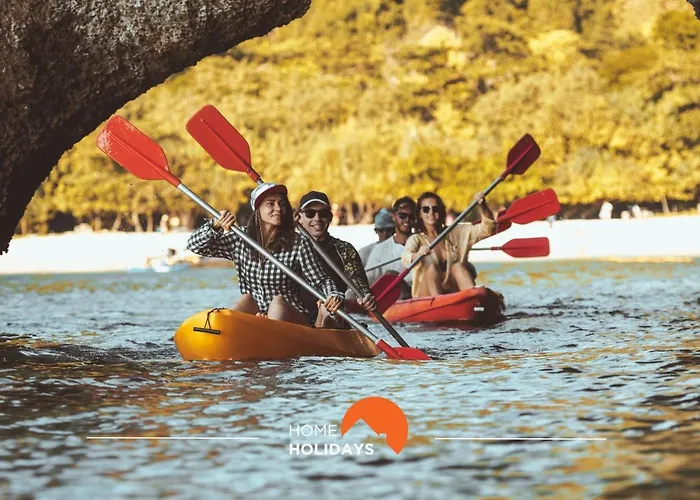 #103 Foxy V By Holidays